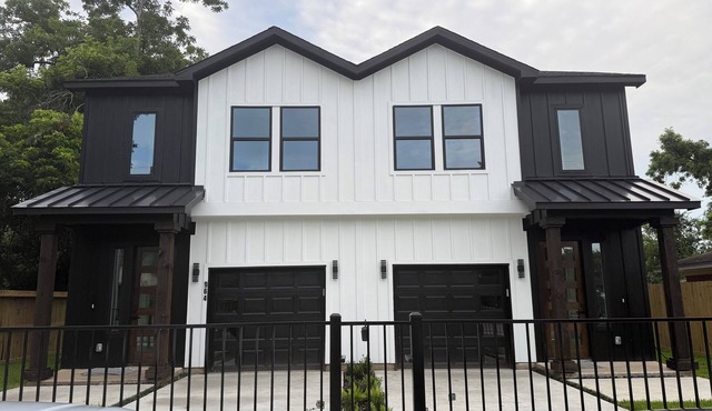 Lucky Street Townhome in vibrant Houston