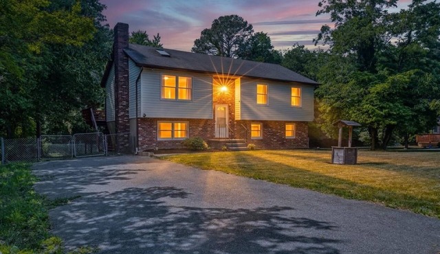 Lusby 5BD Family Home with Private Beach Access