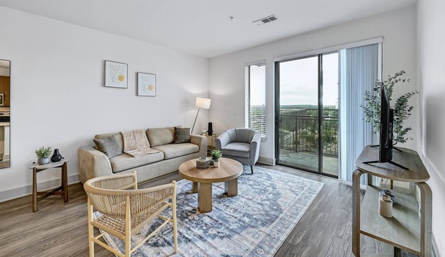 Lux 2Bed/2Bath Apt + King Bed + 1G WiFi