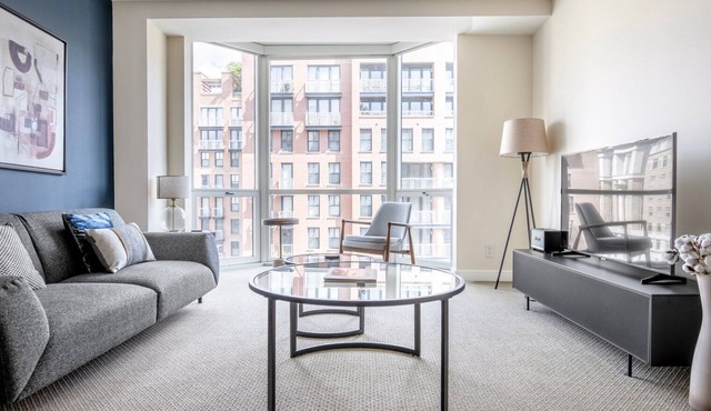 Lux Penn Quarter 1BR w/Gym, Pool, Doorman, nr. Metro, by Blueground