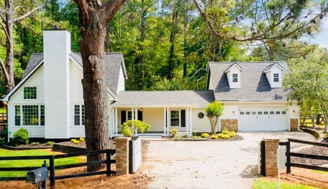 Luxe Farmhouse - 10 guests, 5 beds, 3 baths