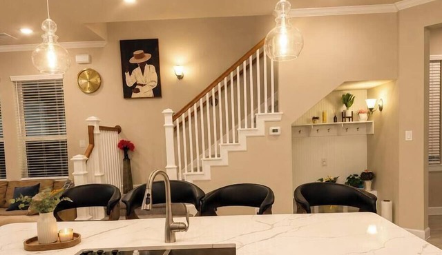 Luxe Haven Stays Spacious 3BR Near NRG, Med Center & Downtown Houston