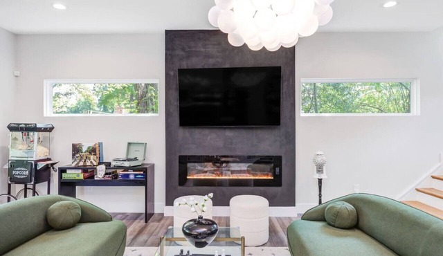Luxe Home 4 Mins to Duke, DPAC, Downtown Durham | King Beds, Pool, Fire Pit, BBQ, Pet OK
