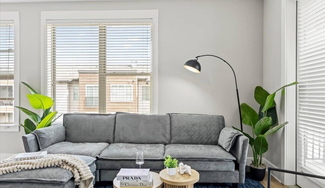 Luxe King 3BR Suite in Waverly Charlotte!