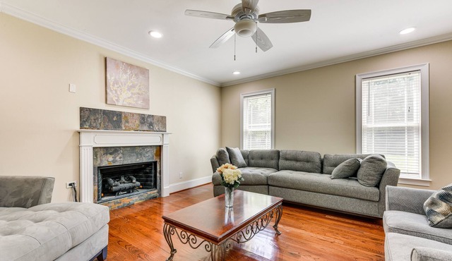Luxe Mint Hill Vacation Home ~ 16 Mi to Charlotte!