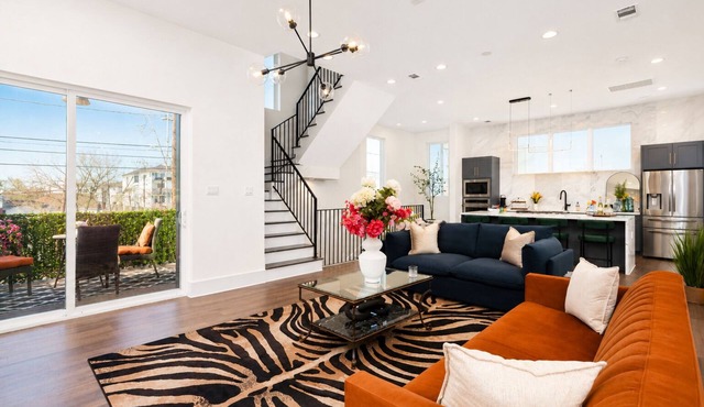 LUXE! Spacious HTX Townhome w/Rooftop & Garage