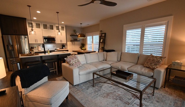 Luxurious Life on the Green - Newly Renovated