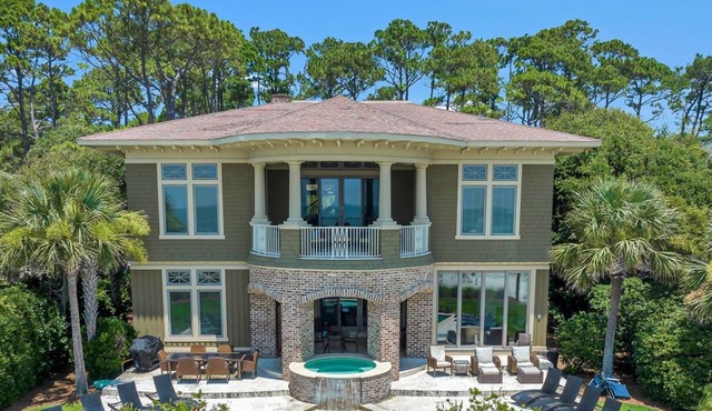 Luxurious oceanfront home with private pool with spa