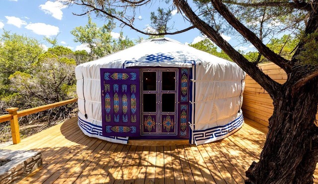 Luxurious Romantic Yurt with Hot Tub in Dripping Springs, Texas