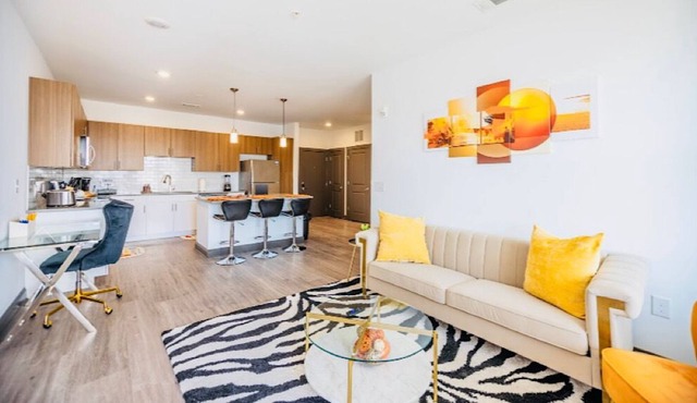 Luxurious Unit★ Med Dist.★/Downtown★/Gated/ Pool-View★