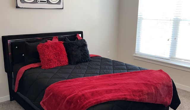 Luxury 2 bedroom Minutes Away From Uptown