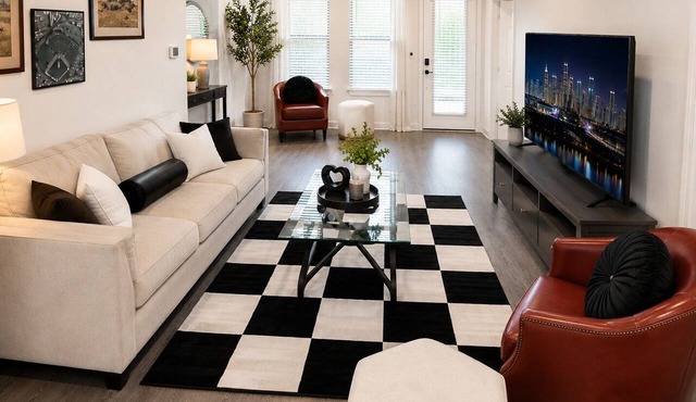 Luxury 2BR and 2BA Uptown CLT Retreat ;Walk to BOA Stadium & City Hotspots