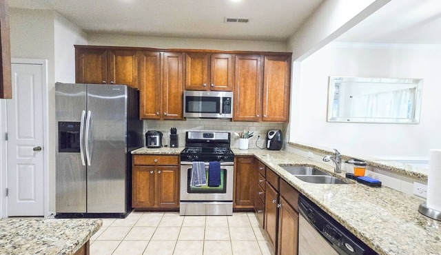 Luxury 3BR - 2 King and 1 Queen