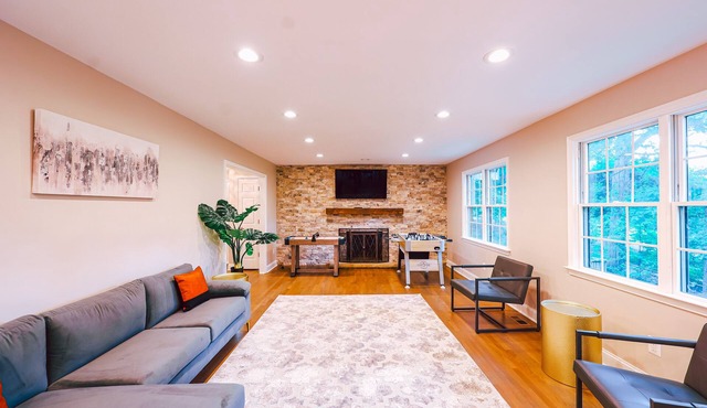 Luxury 4-6 Bedroom House with Movie Theater