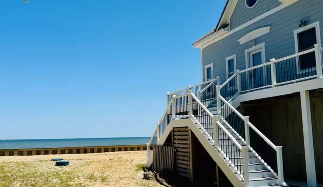Luxury 4-Bedroom Waterfront Beachfront Home with Bay Views & Spa