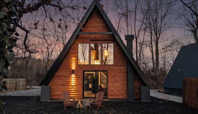 Luxury A-frame! Walk to Greenway! Fully Fenced Backyard! Pet Friendly + Hot Tub!
