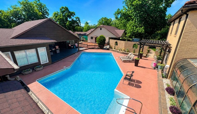 Luxury Estate with Pool, Pavilion & King Suites Near Beaches