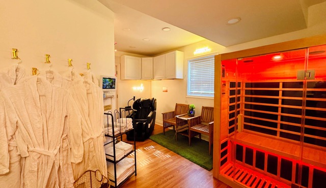Luxury Family Retreat/Hot Tub, 2 Fire Pits, Sauna, Massage Chair & Game Room