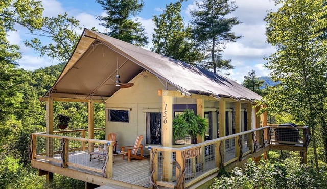 Luxury Family Tree Tent with Private Deck, Soaking Tub & Pizza Oven Near Waterfalls, Zirconia, North Carolina