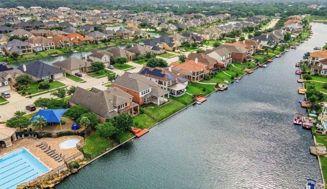 Luxury Lakefront : 10+ Guests : World Cup, Family & Corporate Friendly