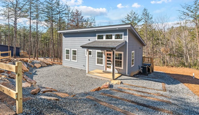 Luxury Modern 2BR cabin near Chimney Rock