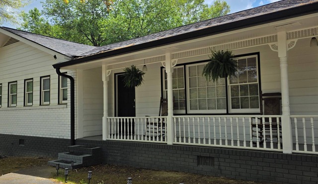 Luxury Ranch Retreat in peaceful Snellville w/Huge Backyard Near Atlanta
