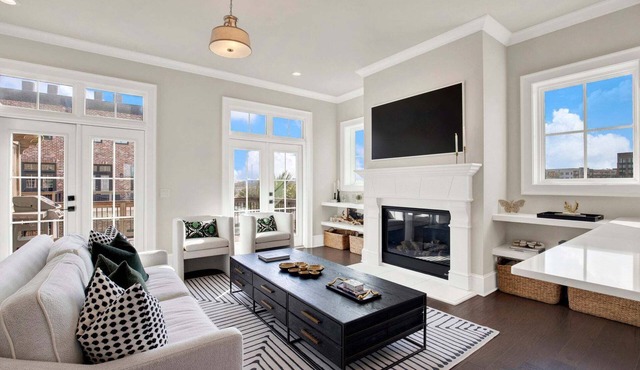 Luxury Riverfront Retreat in the Eastern Wharf | Heated Pool Access