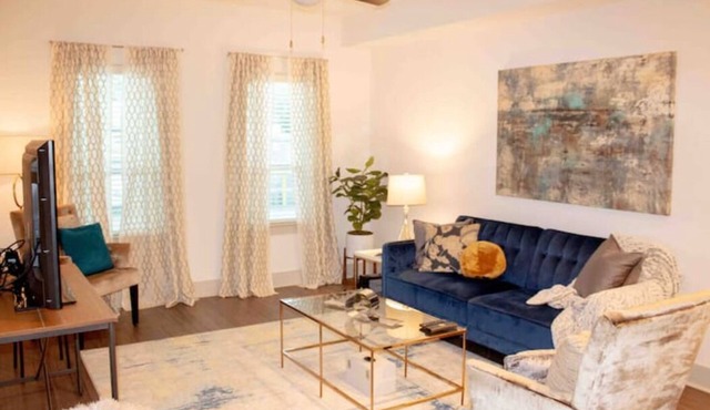Luxury Suite in Midtown