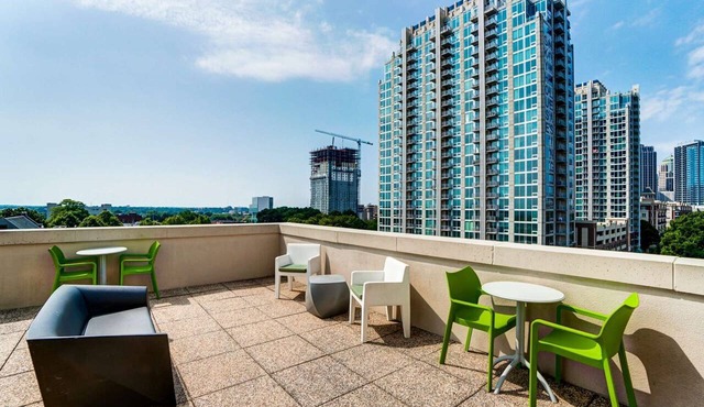 Luxury Uptown Penthouse - Rooftop City Views, Fireplace, Gated Parking, Pets OK! Plus 15% Off Stay!