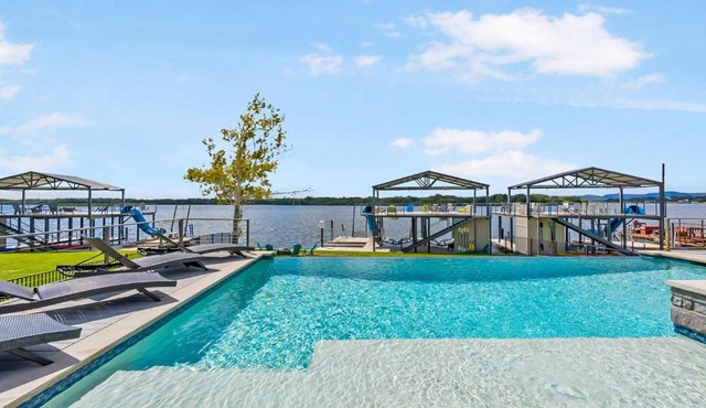 Luxury Waterfront Pool Hot Tub Boat Slips