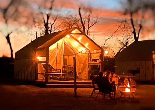 M Son's Marvelous Glamping Destination in Kingsbury, TX