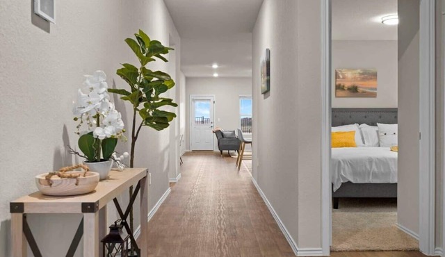 @ Marbella Lane - Amazing 4BR Lakeview Home