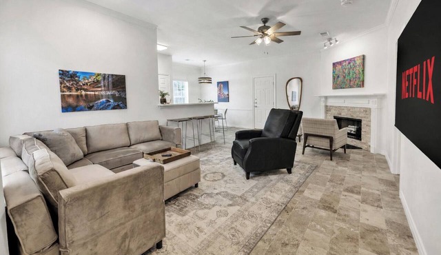 Marfa-Southside Townhome, short walk to A&M Campus