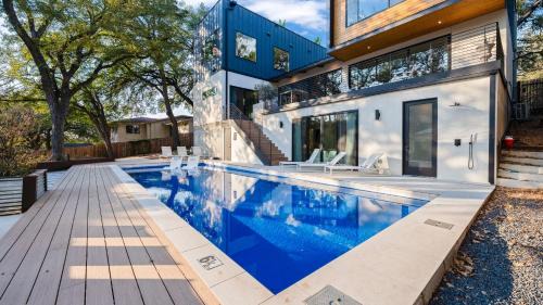 Mariposa Retreat by AvantStay