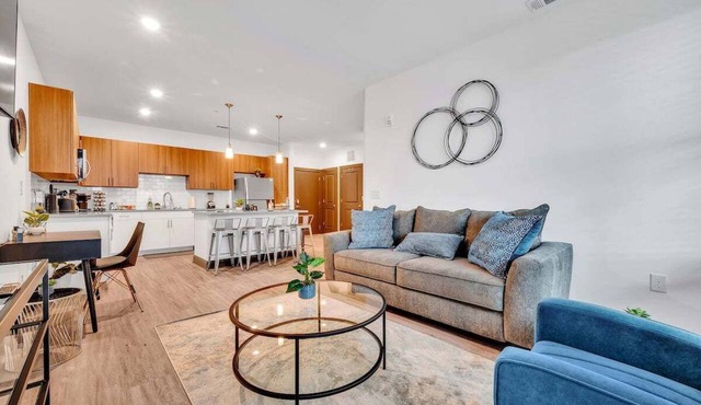 Mins➞Downtown/Med District★ Fully Stocked★24hr Gym★2Bds★2TVs
