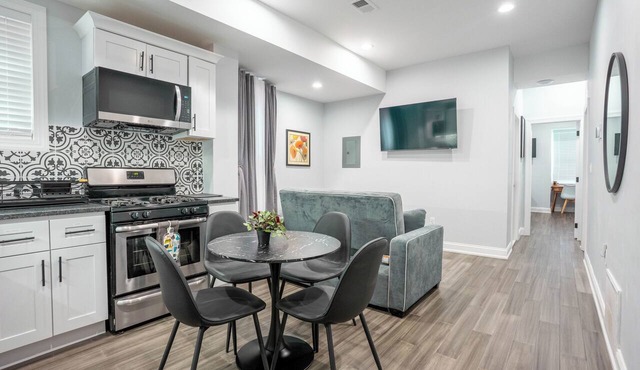 Modern 2BR Loft near UPenn/CHOP – King Suite