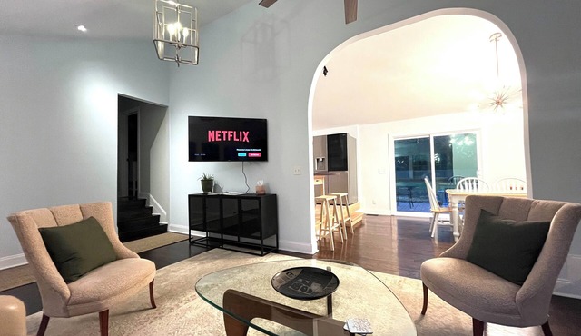 Modern 3-bedroom house in Wilmington with a HUGE yard and Bonus Sunroom
