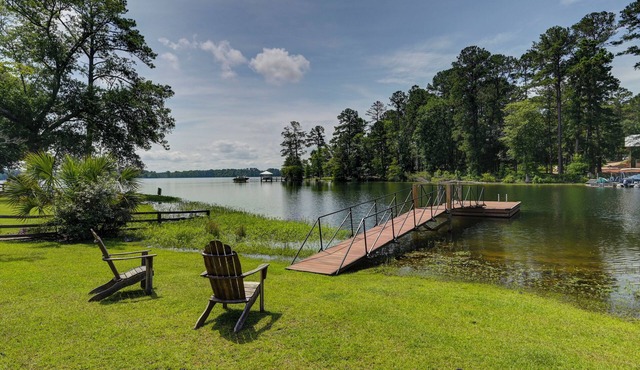 Modern 3-Bedroom on a Quiet Cove in Chapin