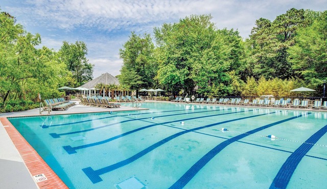 Modern 3BR Loft Suite: Full Kitchen & Lake Access near Kitty Hawk Beaches