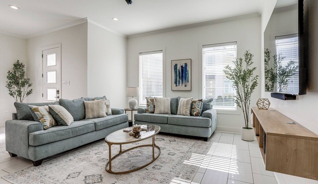 Modern 3BR Retreat - Near Bluebonnet & Hospitals