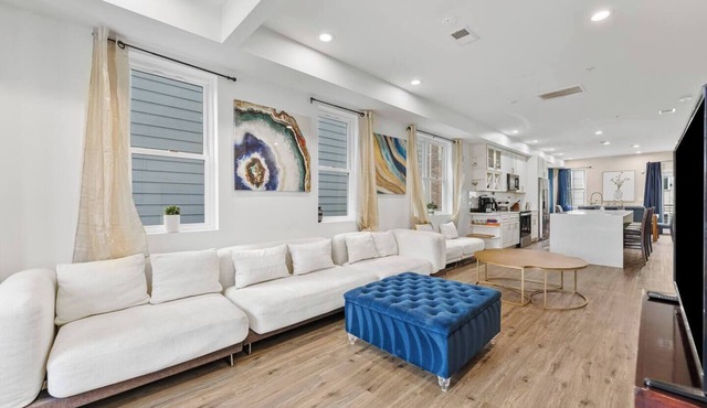 Modern 4BR House – Mins to Stadiums & Wharf