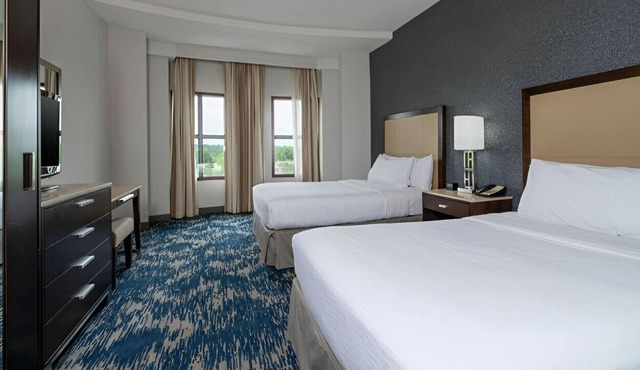 Modern & Cozy Staycation for Groups! Pool, Gym