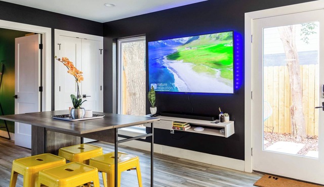Modern East Austin Stay near Plaza Saltillo Stn