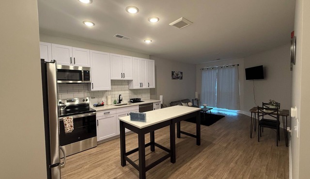 Modern Escape w/Pool & SkyLounge/New Build,Upscale Vibe