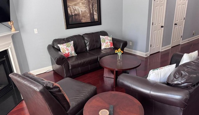 Modern Haven 2 bedroom Home & Loft Retreat