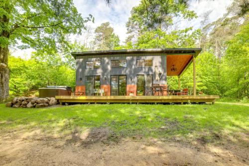 Modern Hersey Tiny Home w/Private Hot Tub!