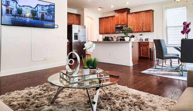 Modern Home - Upscale - Sleeps 9