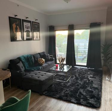 Modern Luxe Retreat FREE Parking King Beds
