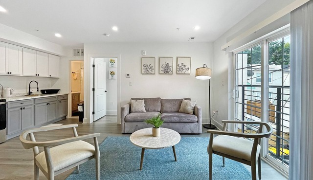 Modern & Luxury Unit | In-House Services