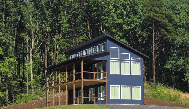 Modern Mountain Retreat with Deck Swing & Views